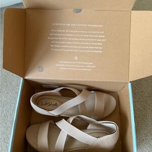 Life Stride Women's Cream Sandals